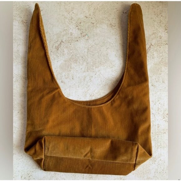 Merit Beauty Corduroy makeup bag - Picture 11 of 14